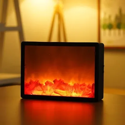 Produktbild von LED-Kaminlaterne – Dekorativ – USB- und batteriebetrieben – 30 x 21 x 7,8 cm – Weiß und Schwarz – Modernes Design
