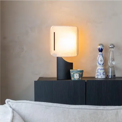 Produktbild von Atmooz Quebec Tischleuchte – H 56 cm – Skandinavische Tischlampe für den Innenbereich – Dekorative Wohnzimmerleuchte – E14-Fassung – Beige und Schwarz