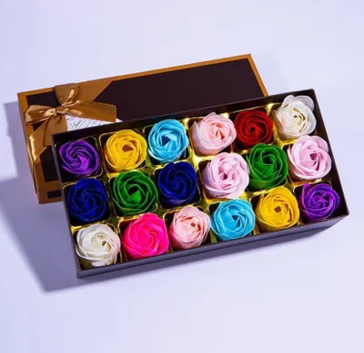 18 Rosen-Seifenblüten im Geschenkkarton, Rosenduft, Hand- & Badseife