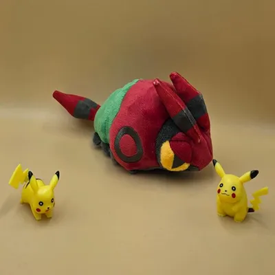 Zdjęcie produktu dla Pluszak Pokemon Toxiped – pluszak Venipede o wysokości 17 cm