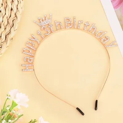 Produktbild von Geburtstagskrone in Roségold als Haarreif mit Geburtstagsaufschrift und Strass, eleganter Kopfschmuck