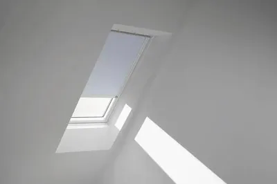 Obrázek produktu pro Zatemňovací roleta na střešní okno VELUX elektrická DML F06 4576KWL modrá