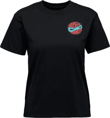 Schwarzes T-Shirt mit dem Aufdruck "Black Diamond" und einem bunten Wellenmotiv auf der Brust.