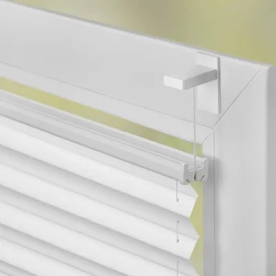 Produktbild von Lichtblick Plissee Klebfix, ohne Bohren, verspannt, Verdunkelung - Weiß Weiß, 130 cm, 75 cm x 130 cm (B x L)