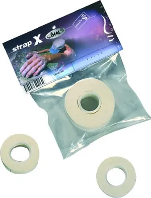 Produktfoto von Fingertape 250 mm X 10 M Chalk von Beal; verpackt in einer durchsichtigen Tüte mit drei Rollen.