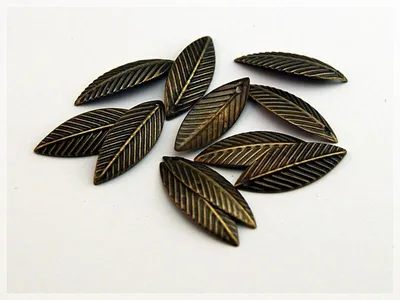 Produktbild von Vintageparts Blätter-Anhänger antik bronzefarben 21 x 8 mm, 40 Stück