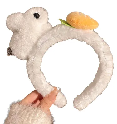 Produktbild von Hasen-Haarreif aus weichem Plüsch mit breitem Rand und verdicktem Kern für bequemen Sitz. 3D-Hasen-Karotten-Motiv für Make-up, Gesichtsreinigung und mehr.