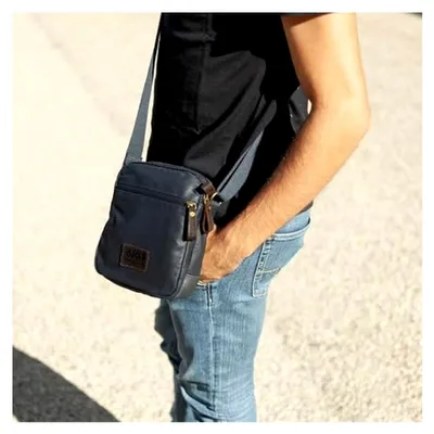 Produktbild von Kleine Umhängetasche für Herren – Praktische Tasche für Alltag, Reisen und Freizeit