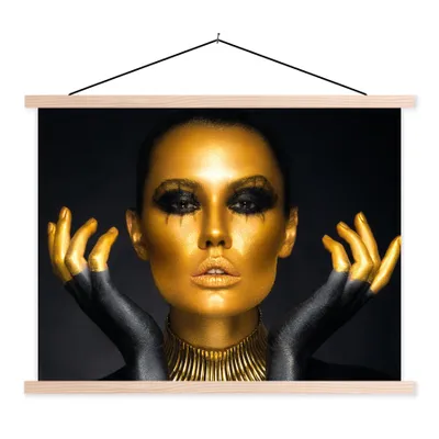 Produktbild von MuchoWow® Textilposter Frau - Porträt - Gold - Luxus - Schwarz 40x30 cm mit holzfarbenen Rahmen - Bilder