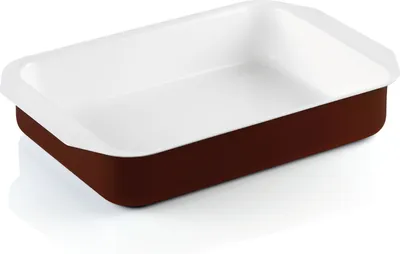 A studio shot of a rectangular baking dish.