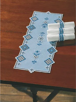 Obrázok produktu pre Balenie výšiviek Permin Hardanger "Hardanger Blue", počítanie vzoru, 29x67cm, 63-9791