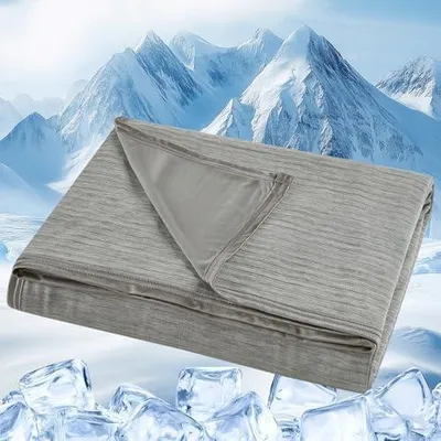 Produktbild von Kühldecke Sommer Doppelseitig, Japanische Arc-Chill 3.0 Kühlfasern Decke für Bett Sofa Couch Reise Camping, Leichte Atmungsaktive Selbstkühlende Decke für Erwachsene Kinder, 150X200CM Grau