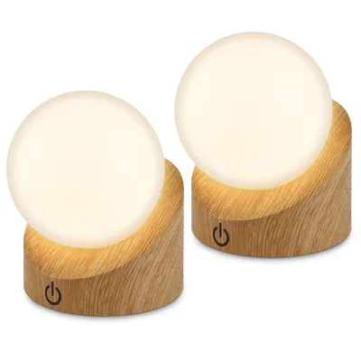 Produktbild von Briloner Sora Mini LED Tischlampe kabellos IP54, 2er Set, Dimmbar, Touch, Kabellos, Spritzwasser- und Staubschutz, Holzfarbig, 10 x 8 x 9 cm, KI-generiertes Bild