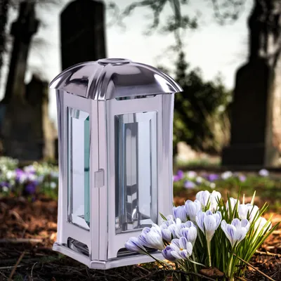 Produktbild von Henecka Grablampe „Lavander“ aus poliertem Edelstahl (glänzend), 24 cm hoch