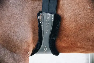 Produktbild von Kentucky Horsewear Ersatzschoner für Lammfellgurt Anatomisch Natur