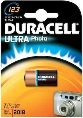 The image shows the packaging of Duracell Ultra Photo lithium batteries, with a single battery and a digital camera depicted.