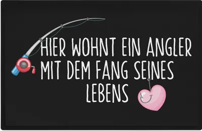 Produktbild von Trendation - Fußmatte Angler Geschenk Angeln Lustiger Spruch Fussmatte 60x40 cm Hier Wohnt Ein Angler Mit Dem Fang Seines Lebens