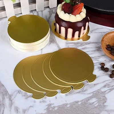 Produktbild von 100 Stück 8 cm Mousse Tortenplatten - Goldenes Tortenplateau - Runde Tortenunterlagen