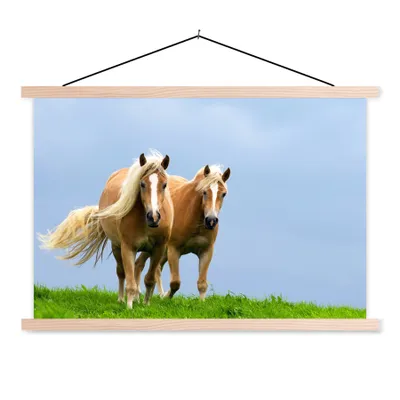 Produktbild von MuchoWow® Textilposter Pferde - Gras - Luft 120x80 cm mit holzfarbenen Rahmen - Aufhängeset