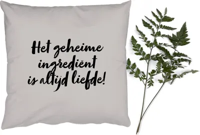 Produktbild von MuchoWow® Zierkissen Sofakissen Wohnzimmer Dekokissen 40x40 cm Taupe - Zitat - Die geheime Zutat ist immer die Liebe! - Foto Kissen - Schlafzimmer Dekoration