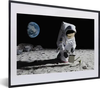 Produktbild von MuchoWow® MuchoWow® Gerahmtes Poster Astronaut - Mond - Erde 40x30 cm - Poster mit zchwarzem Bilderrahmen - Bilderrahmen - Poster im Rahmen