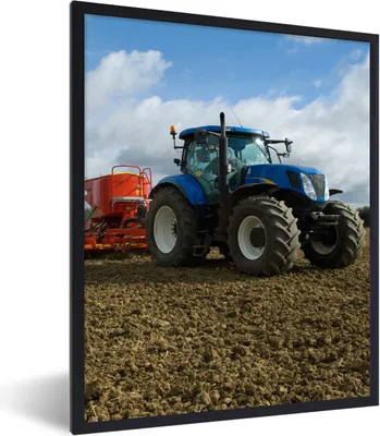 Produktbild von MuchoWow® Gerahmtes Poster Traktor - Blau - Landleben - Wolken 60x80 cm - Poster mit Schwarzem Bilderrahmen Wandposter Rahmen Foto Bilder - Premium - Wanddeko Wohnzimmer
