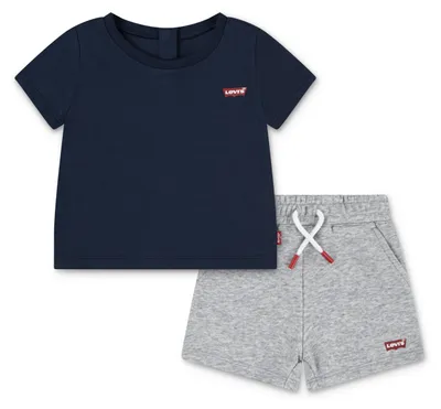 Imagen del producto de Conjunto de camiseta y pantalones cortos para bebé, marca LEVI'S