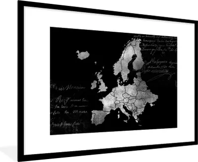 Produktbild von MuchoWow® Gerahmtes Poster Eurocard mit kursivem Text - schwarz und weiß 90x60 cm - Poster mit Schwarzem Bilderrahmen Wandposter Rahmen Foto Bilder - Wanddekoration - Fotos
