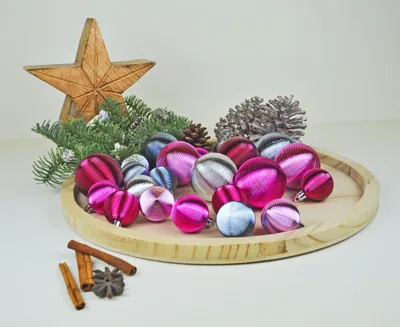 Produktbild von JACK by Inge 50x Kunststoff Kugeln Pink Silber Christbaumkugeln Ø 4 + 6 cm Haken