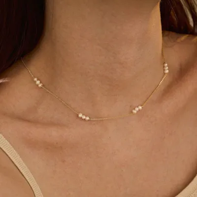 Produktbild von GOLDEN Perlenkette Zierliche Süßwasser Perlenkette, Minimalist Halskette, Perlen Choker a dreiperlenkette