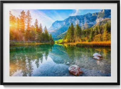 Produktbild von Fluss-Berge-Landschaft– Wandbild mit Rahmen – Gerahmtes Bild  – Wanddekoration – 100x70 cm –  Schwarz Rahmen