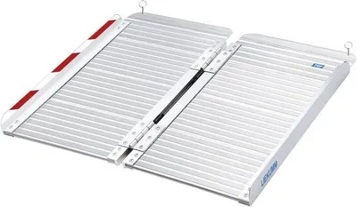 Produktbild von Famanu Drempelrampe für Rollstühle - Faltbar und Rutschfest Aluminium - 300 kg Tragfähigkeit