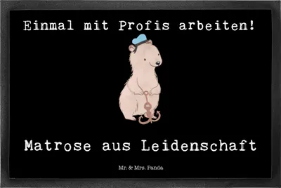 Produktbild von Mr. & Mrs. Panda fußmatte Matrose Leidenschaft 50 x 75 cm - Schwarz - Geschenk, Seeleute, Fußabtreter, Eingangsteppich, Sauberlaufmatte, Schmutzfangmatte, Seemann, Spruch