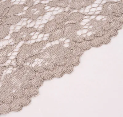 Produktbild von Spitzenstoff Meterware Trachtenspitze Festtagsspitze floral beidseitige Bogenkante uni in verschiedenen Farben 146cm dunkelbraun