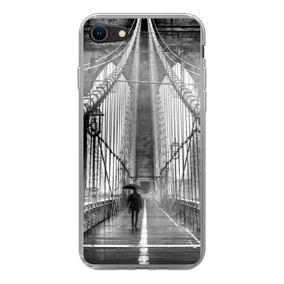 Produktbild von MuchoWow® Handyhülle Schutzhülle Hülle für iPhone 8 Brooklyn Bridge während des Regens in Schwarz und Weiß Silikon Softcase Handy Hülle - Schutzhaube