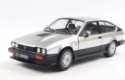 Produktbild von Solido 1:18 Alfa Romeo GTV6 silber 1984