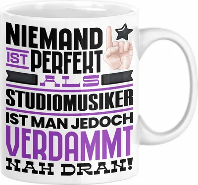 Produktbild von Studiomusiker Geschenk Tasse Lustige Geschenkidee für Studiomusiker Geburtstag Kaffee-Becher Niemand Ist Perfekt Aber Als Studiomusiker Ist Man Nah Dran (Weiß)