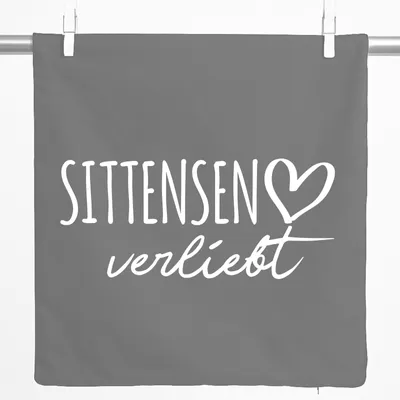 Produktbild von Huuraa Kissenbezug Sittensen verliebt 40x40cm Steel Grey Baumwolle Dekokissenbezug Geschenkidee