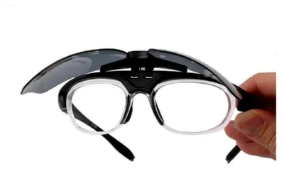 Produktbild von Polarisierte Sportbrille mit Sehstärke und Optikadapter sowie vier Wechselgläsern. Brille für Radsport, Ski, Schießen, Laufen und mehr. Optische Sonnenbrille für Herren und Damen