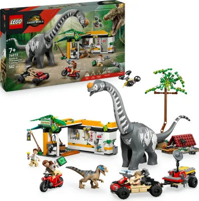 Produktbild von LEGO Große Fährtensuche 76973 Spielset – 2 Dinosaurierfiguren (Velociraptor, Titanosaurus), Geländewagen, Motorrad, 3 Minifiguren (Zora Bennett, Martin Krebs, Dr. Henry Loomis). Für Jungen & Mädchen ab 7 Jahren. Titanosaurus mit beweglichem Hals, Kopf & Schwanz; Velociraptor mit aufklappbarem Maul. Inkl. LEGO Builder App & Campbereich mit umstürzbarem Baum. Kombinierbar mit Jurassic World Sets.