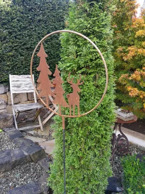 Produktbild von Edelrost Gartenstecker Hirsch mit Tannen im Ring