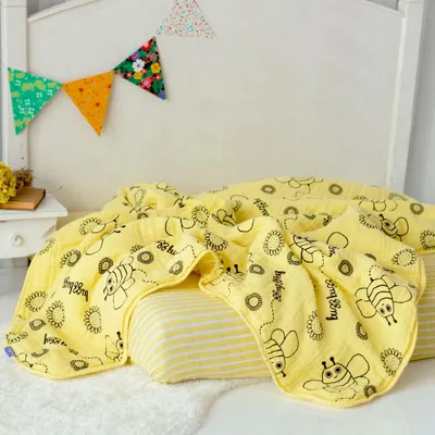 Image de Milk&Moo Buzzy Bee Mousseline Couverture moelleuse pour bébé, 100% coton, couverture en mousseline pour poussette et siège bébé, 90x110 cm, jaune