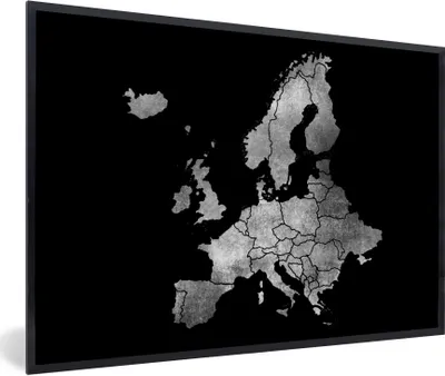Produktbild von MuchoWow® Gerahmtes Poster Europakarte für einen schwarzen Hintergrund - schwarz und weiß 60x40 cm - Poster mit Schwarzem Bilderrahmen Wandposter Rahmen Foto Bilder - Printing - Wanddeko Schlafzimmer