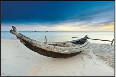 Produktbild von Wallario Wandbild Fischerboot am Strand mit Sonnenuntergang, Größe: 61 x 91,50 cm, Poster mit schwarzem Aluminiumrahmen