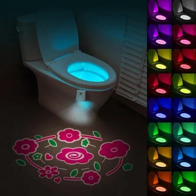 Productafbeelding van Ibenzoa® WC-nachtlamp met bewegingssensor en 16-kleurenprojectie, flexibele PVC-slang, 500 mAh batterij – geschikt voor alle toiletten