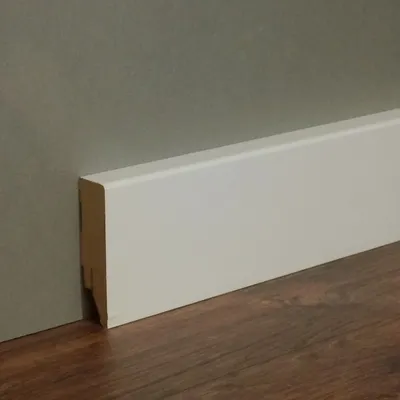 Produktbild von 2,50 m | Vierkant Sockelleiste weiß streichfähig (MDF Kern)