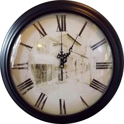 Zdjęcie produktu dla Zegar wiszący w czarnej ramie budynek 34 cm