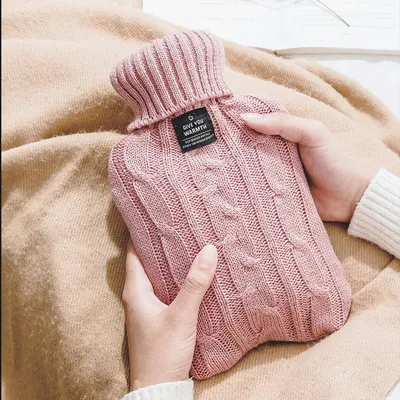 Produktbild von Wärmflasche mit weichem Strickbezug Auslaufsichere Wärmeflasche Bettflasche zur Schmerzlinderung aus Naturkautschuk für Kinder 1000ml Rosa