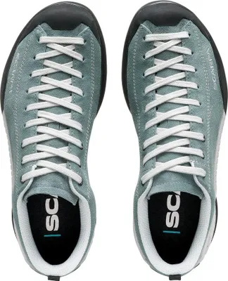 Scarpa Mojito Schuhe in grünem Wildleder mit weißen Schnürsenkeln und schwarzer Gummisohle von oben