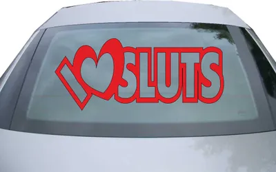 Produktbild von Indigos UG - Aufkleber Heckscheibe & Motorklappe DE2356 - rot - 600x257 mm - I love Sluts - Auto Scheiben Fenster Heckklappe Tuning Racing JDM - Die cut
